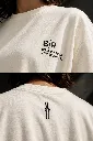 T-shirt oversize Built Different.webp